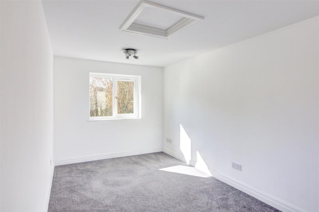 Family room/bedroom 5