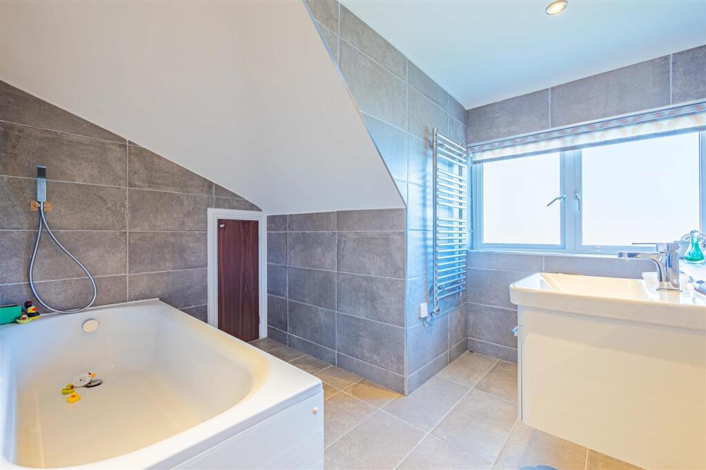 Family Bathroom.jpg