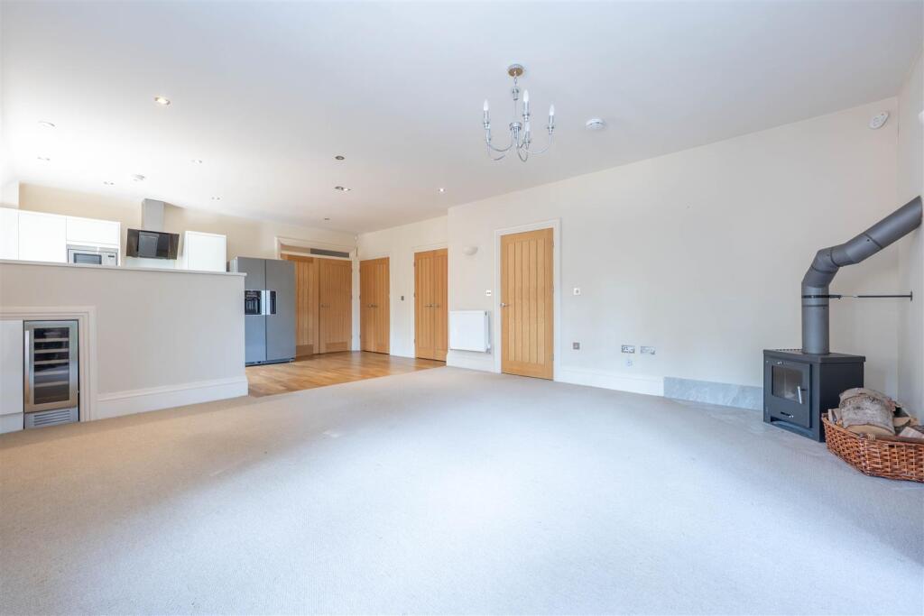 Lounge/Kitchen
