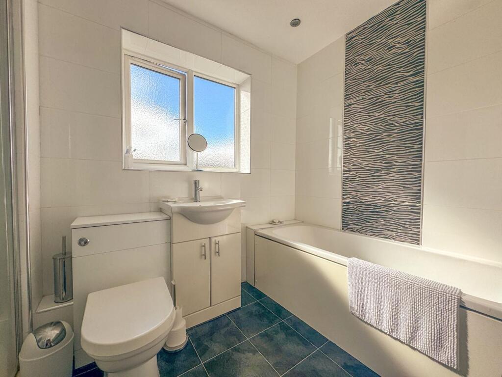 Chichester Close - Image-21.jpg