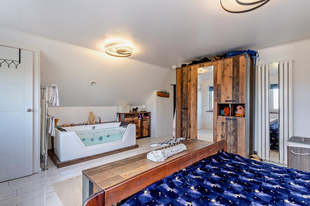 152 Oldshoremore