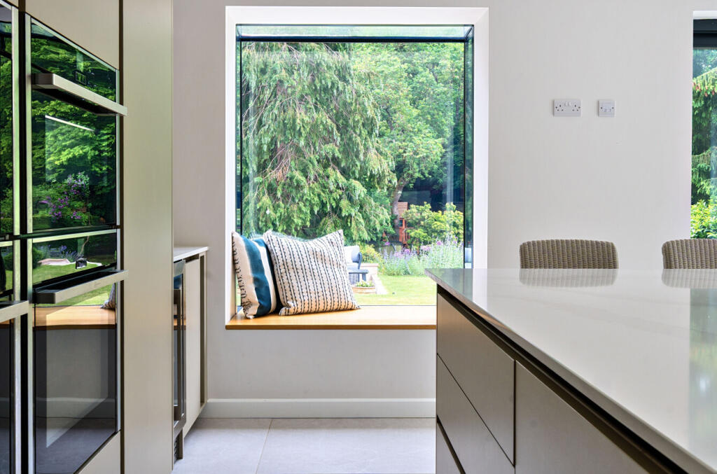 1296858-29-682dc3...