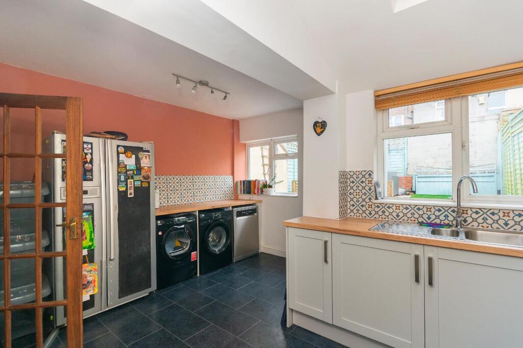 0S7SSG - Kitchen B.jpg