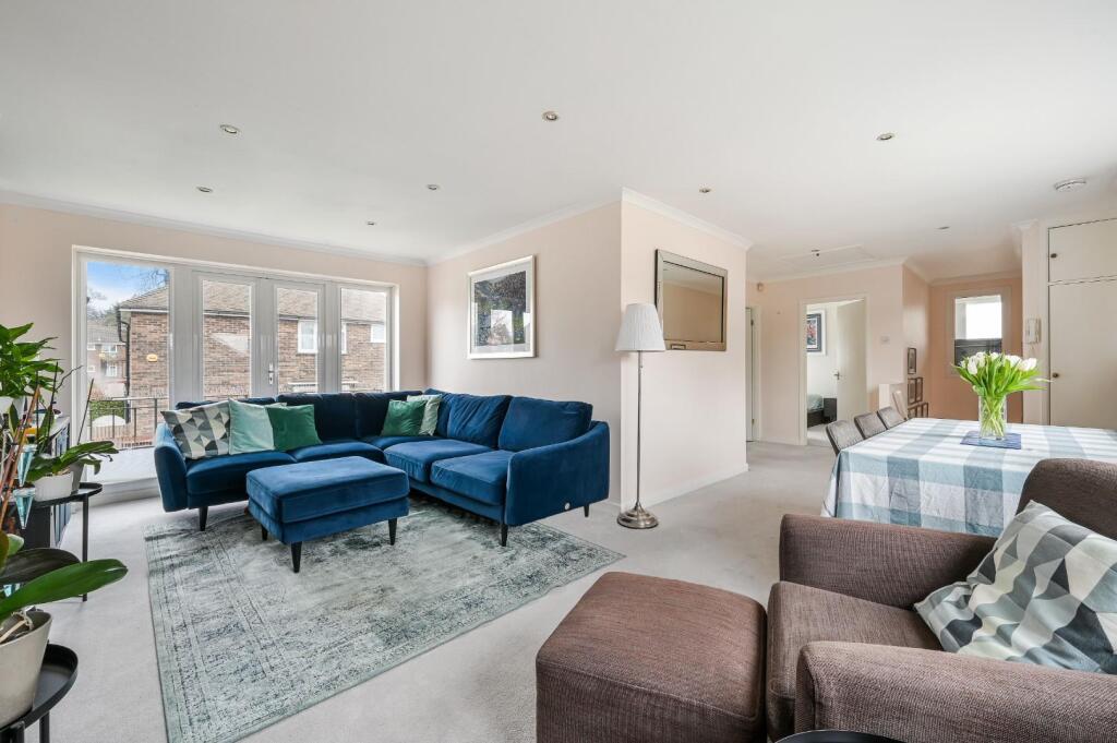 COURTLANDS CRESCENT (10).jpg