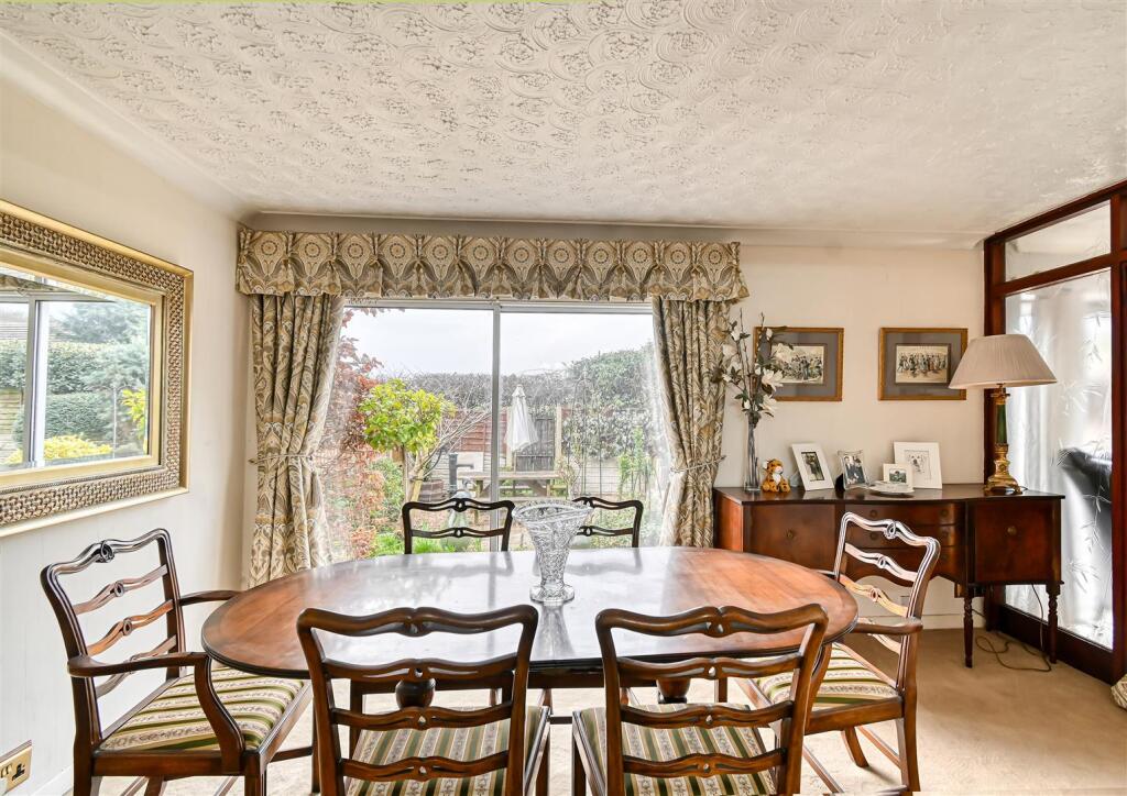 5 Castlecroft Gardens-04.jpg