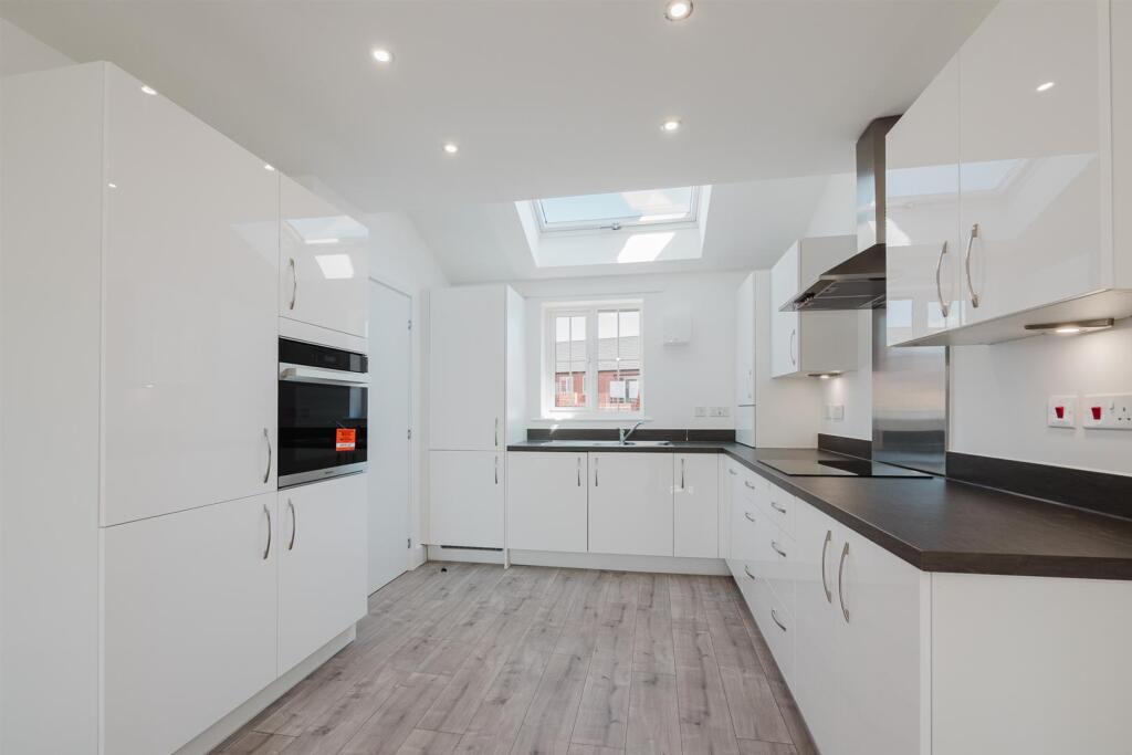 Kitchen 4.jpg