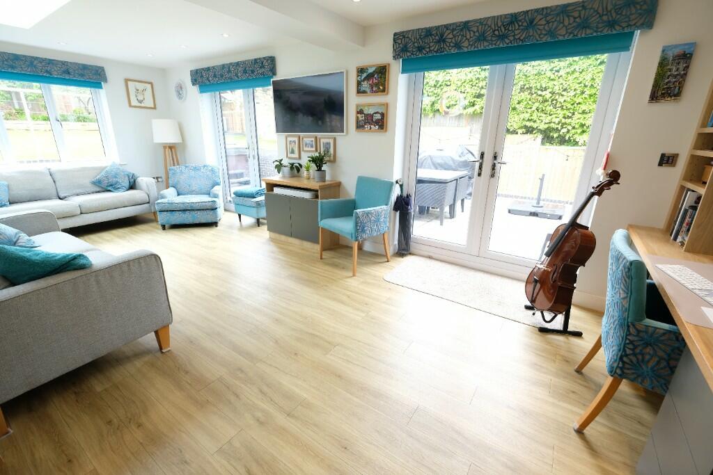 OPEN PLAN ROOM