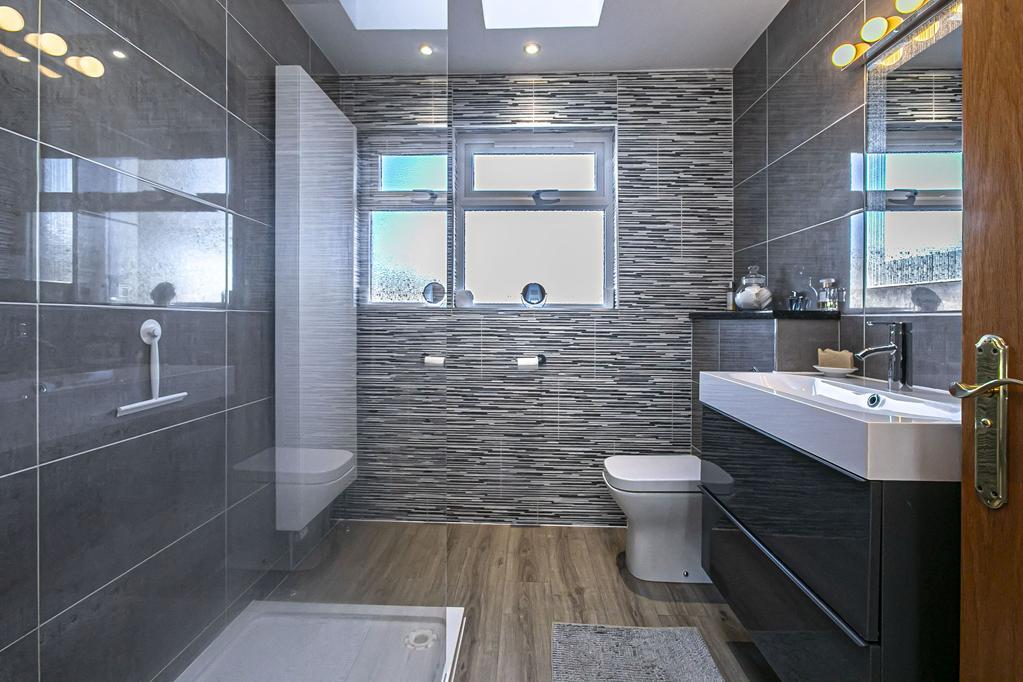 ENSUITE SHOWER ROOM