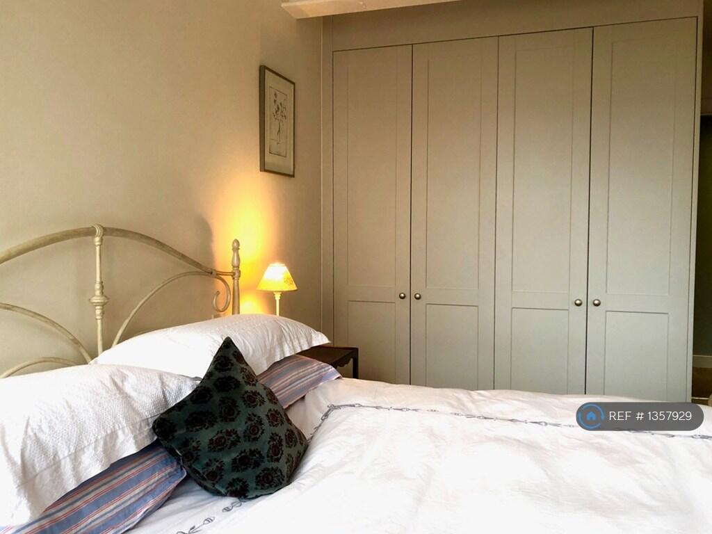 Fully Fitted Wardrobes