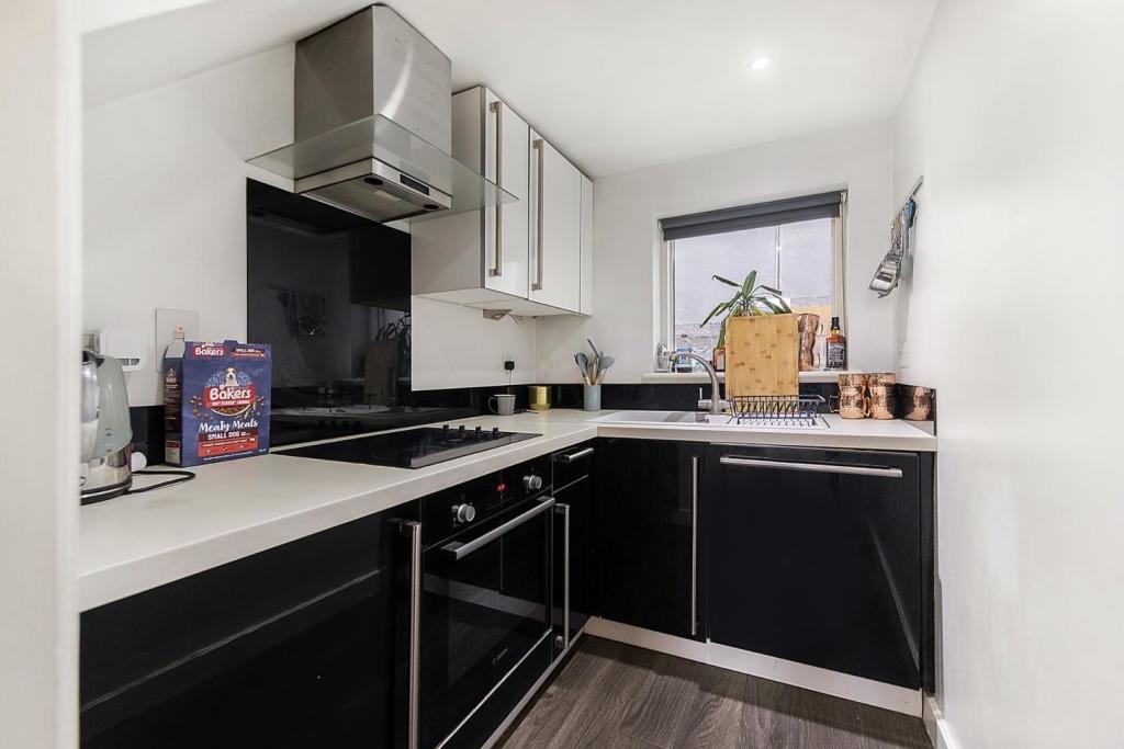 Kitchen 2.jpg