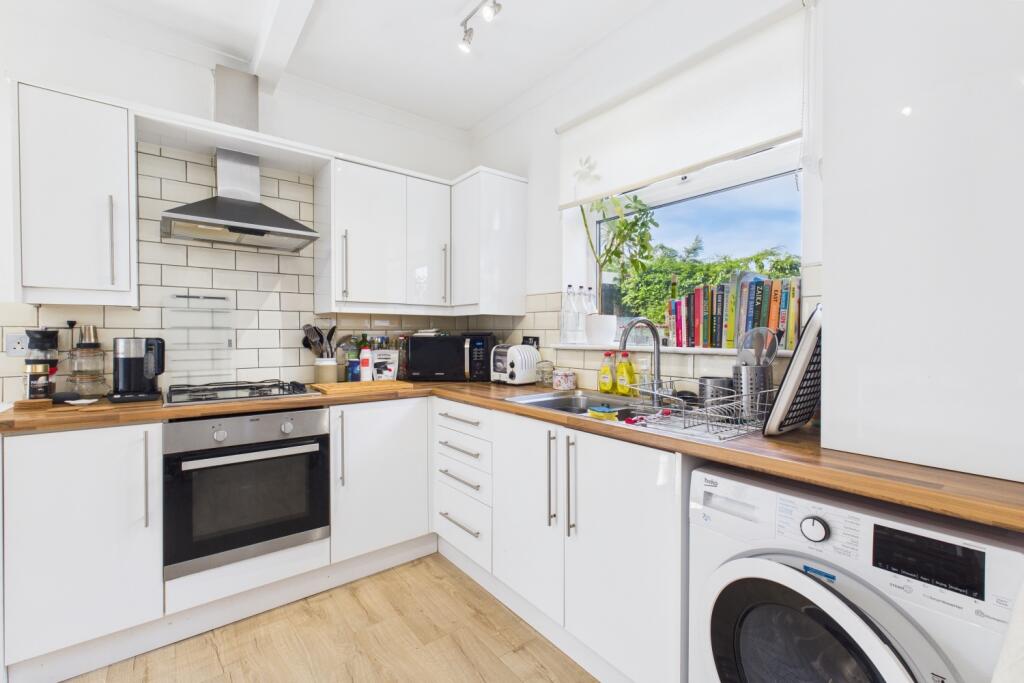 CAM03162G0-PR0253-STILL003