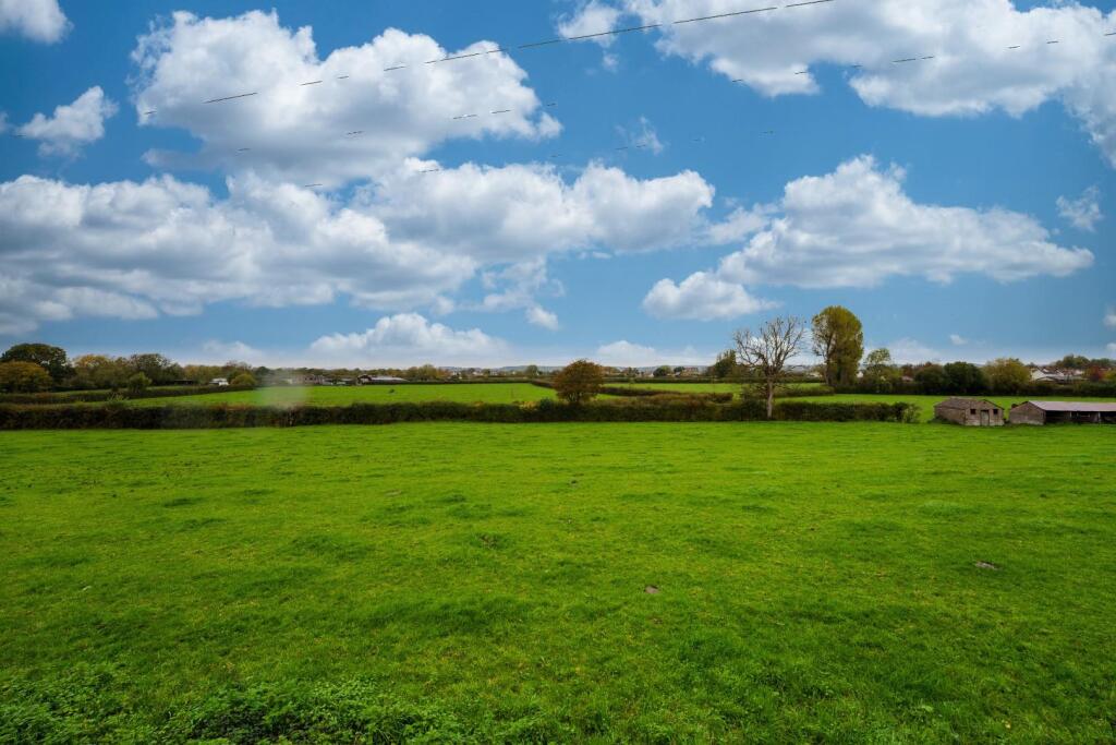 MT 109 Claverhma Road, Claverham, BS49 4LE 77.jpeg