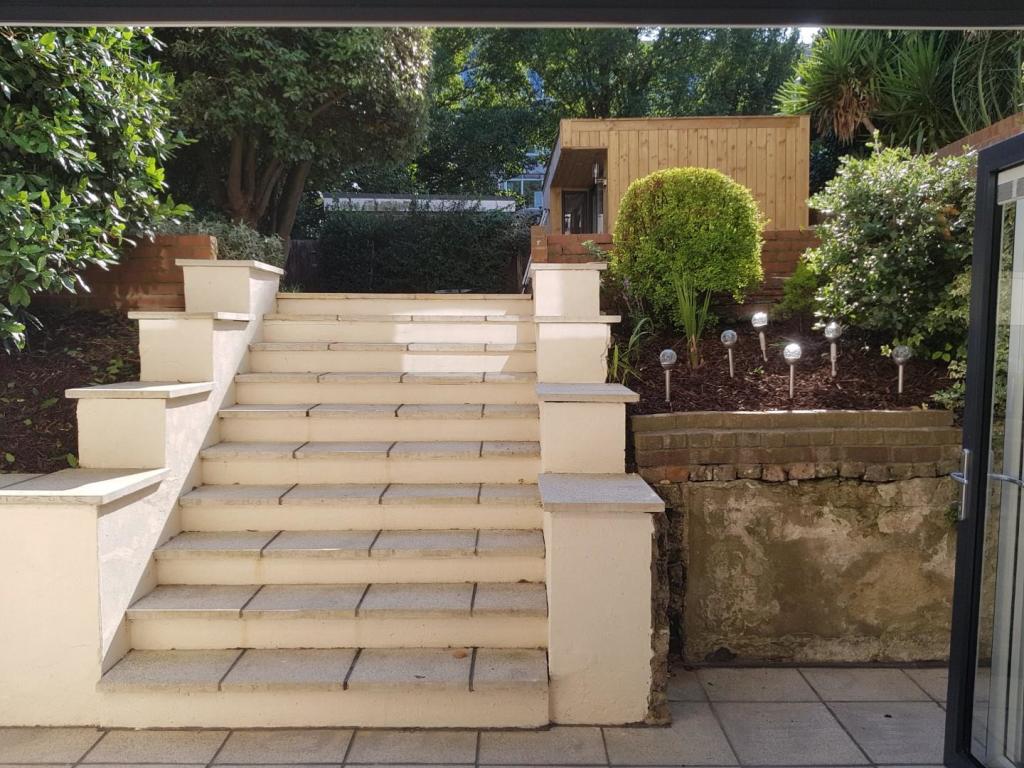19a upperton gardens garden 2.jpg