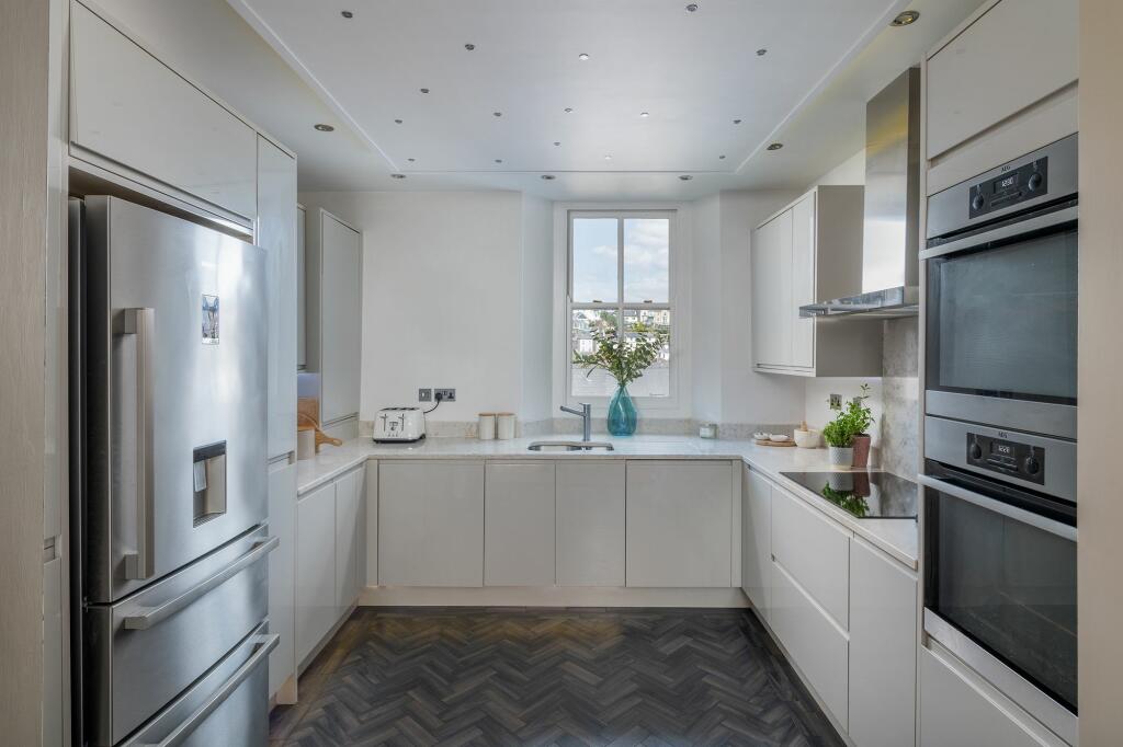 Hawley House, 4 South Ford Road, Dartmouth: Kitchen