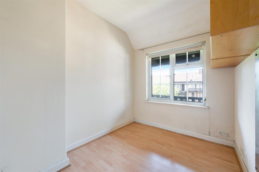 COURT FARM GARDENS (2).jpg