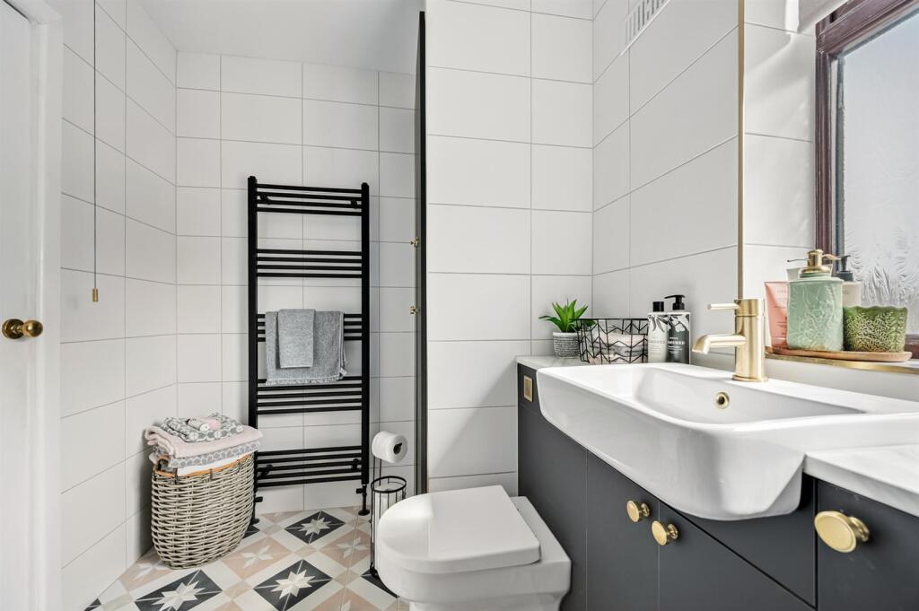 Shower Room - vanity unit.jpg