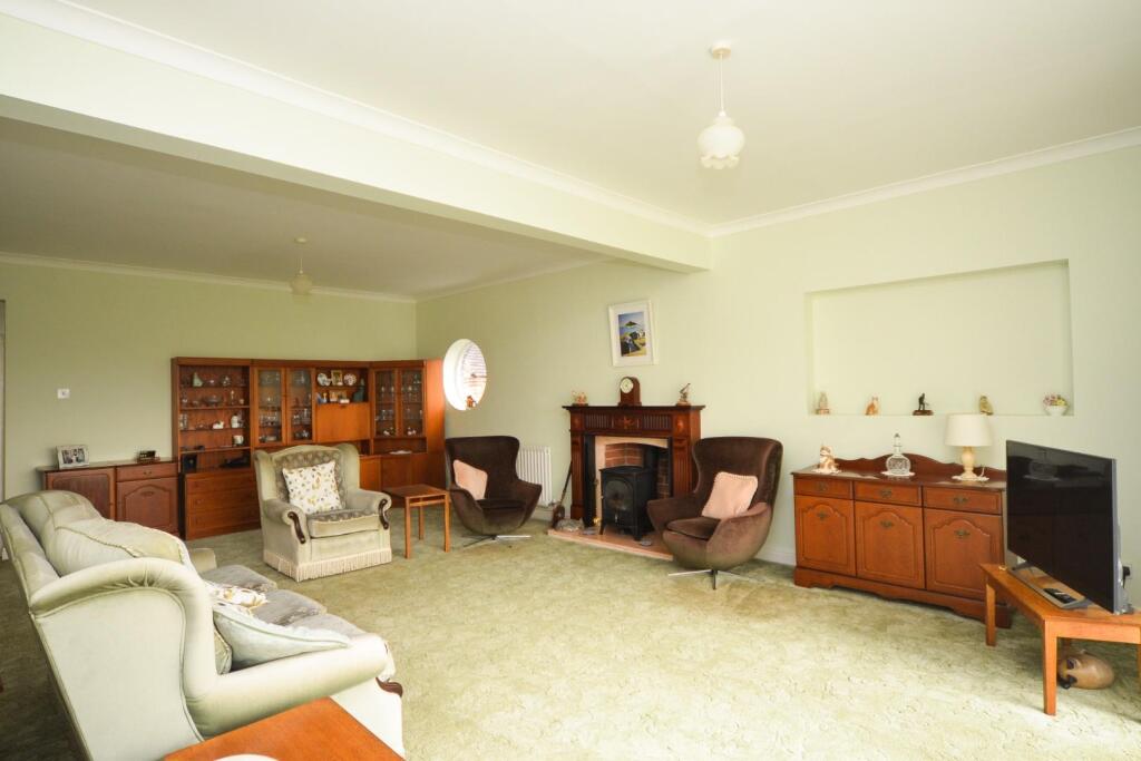 Lounge 1.jpg