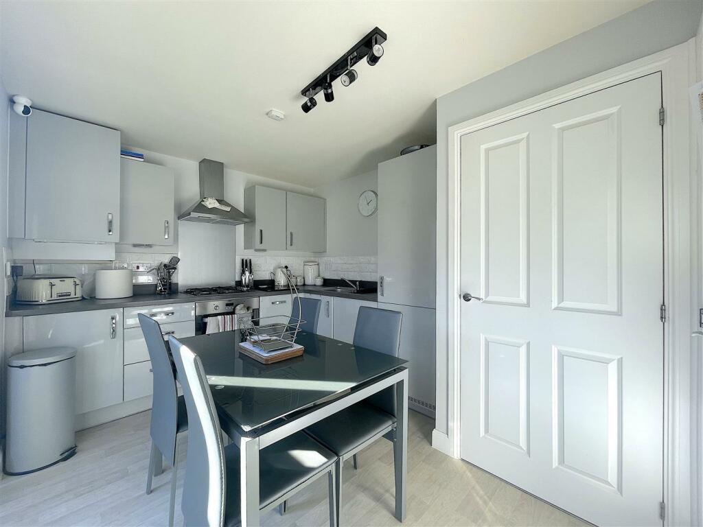 Kitchen:Dining Room (3).jpeg
