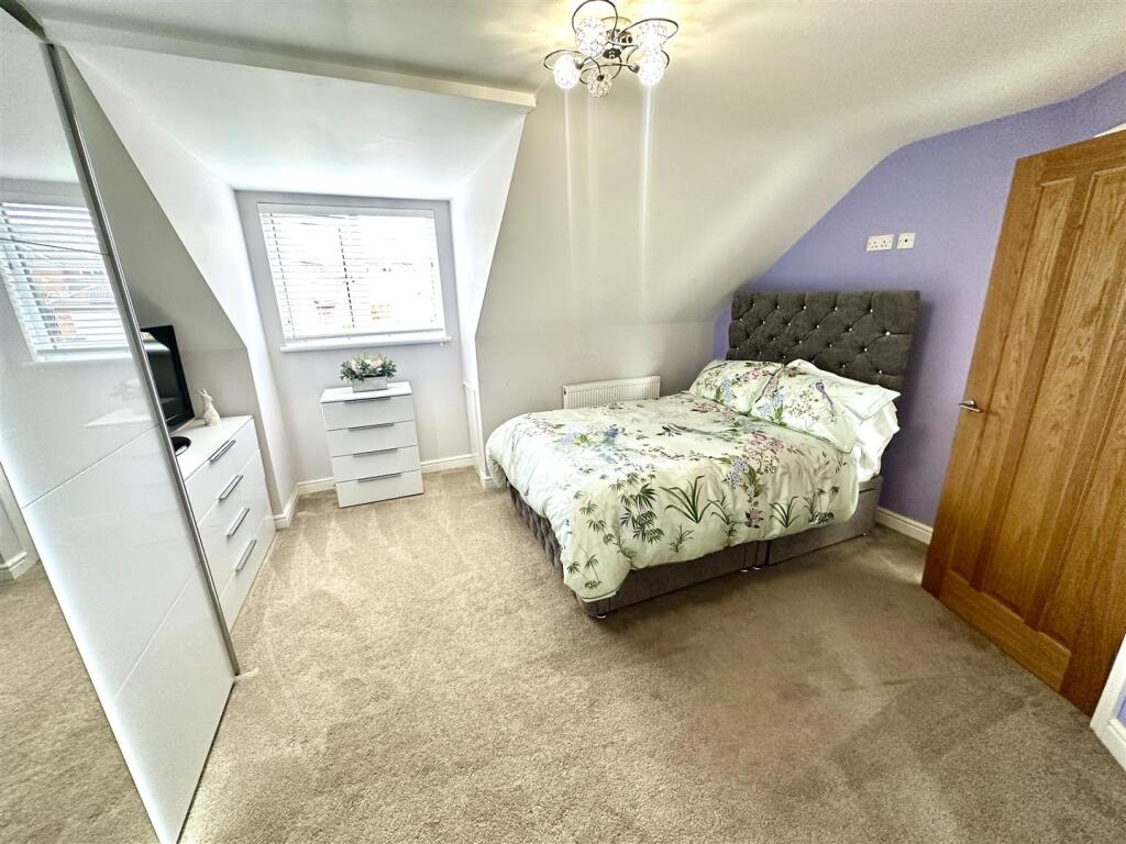BEDROOM 2
