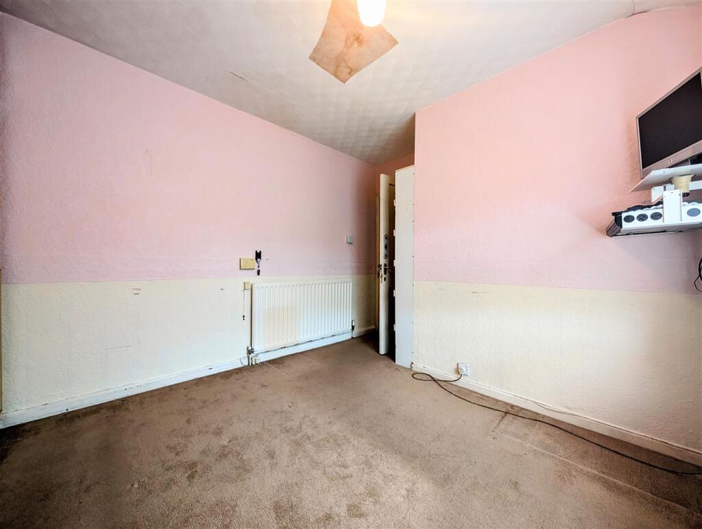 bedroom 2 3.jpg