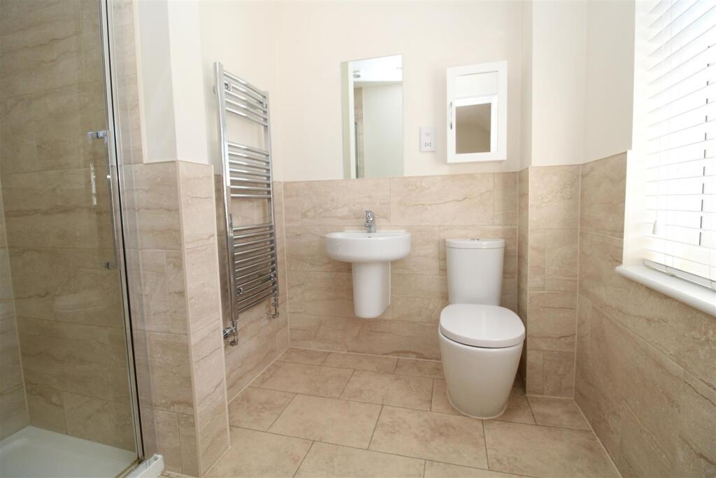 Ensuite .JPG