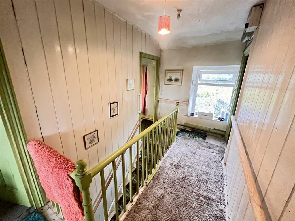 FIRST FLOOR - GALLERIED LANDING