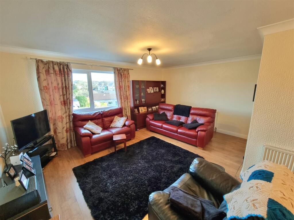 Sitting room 1.jpg