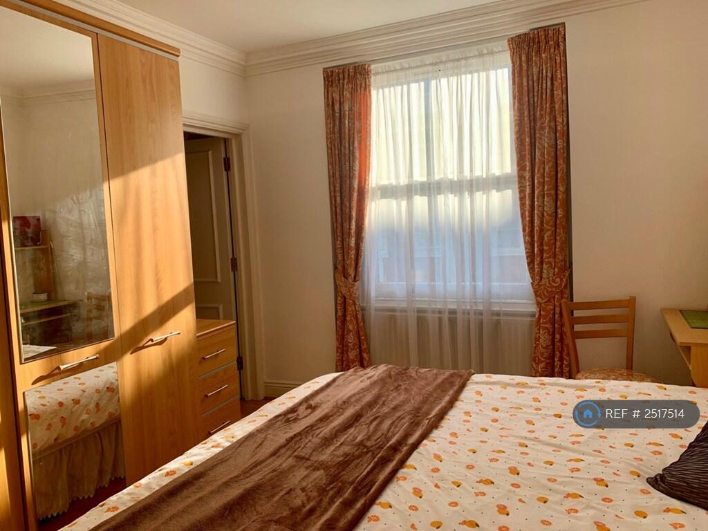 Bedroom 1 (En-Suite)