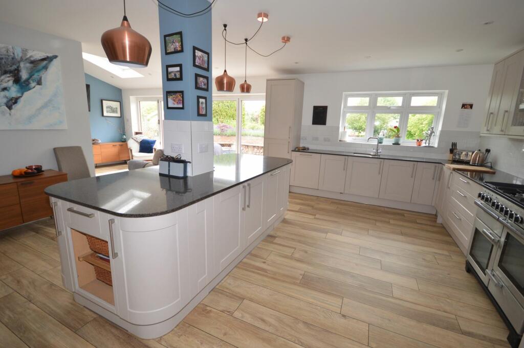 Fitted Kitchen and Island