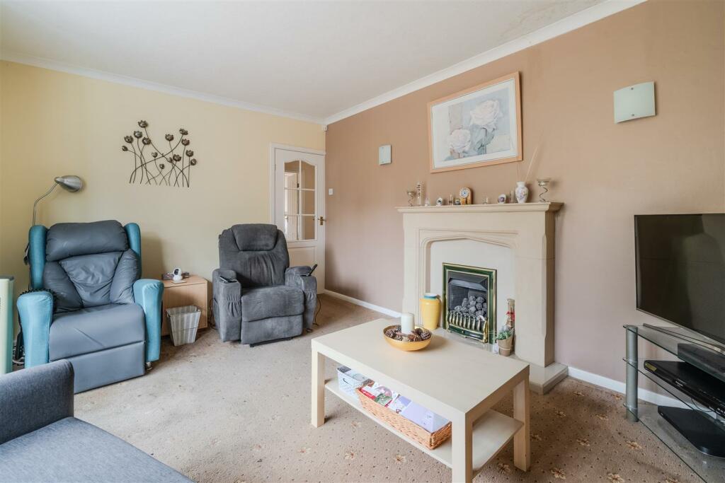 Living Room-3.jpg