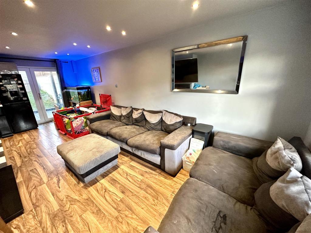 LIVING/DINING ROOM