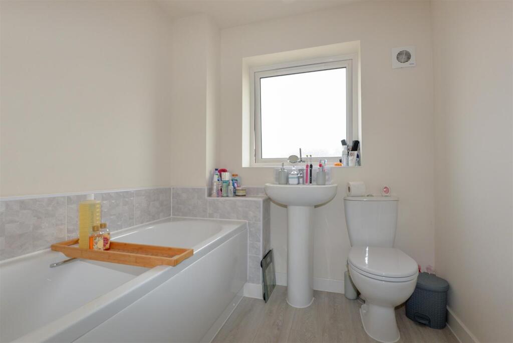 Bathroom 1.jpg
