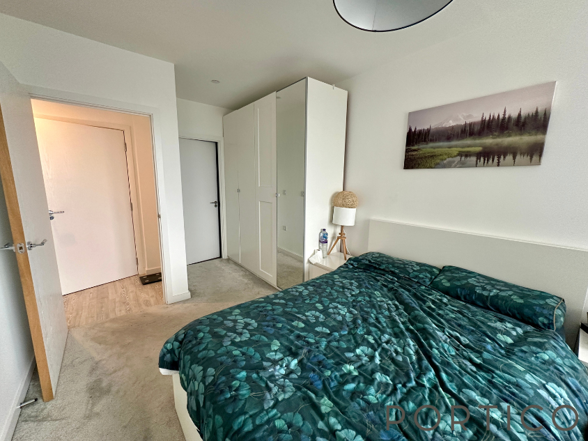 Master Bedroom (2)