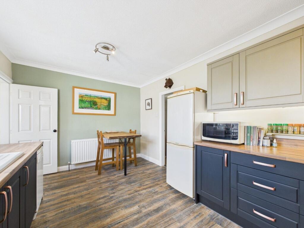 Kitchen/Dining Area
