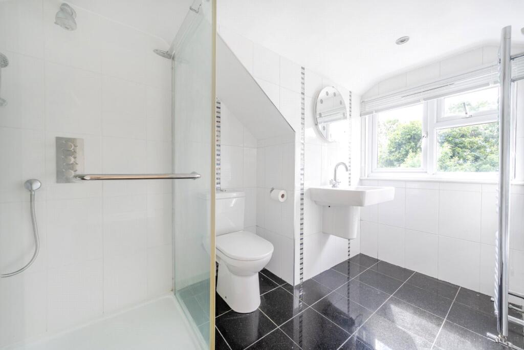 En-Suite Bathroom