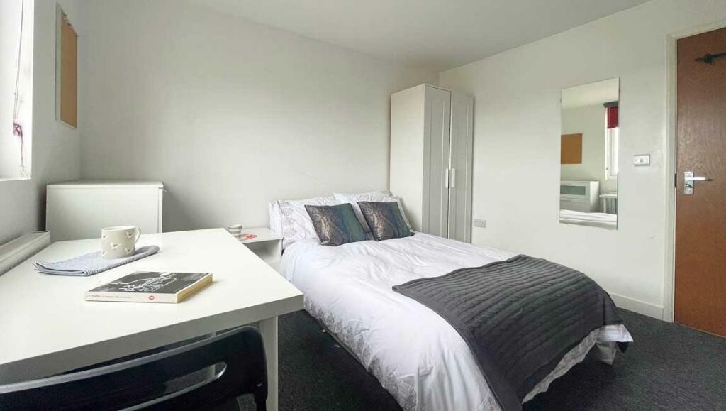 8-bed-student-house-britannia-road-north-1-portsmo