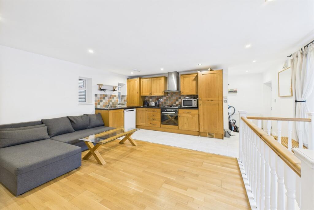 Living Room / Kitche