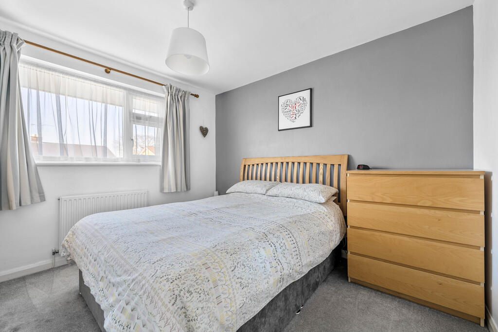 8 Tintern Avenue,...