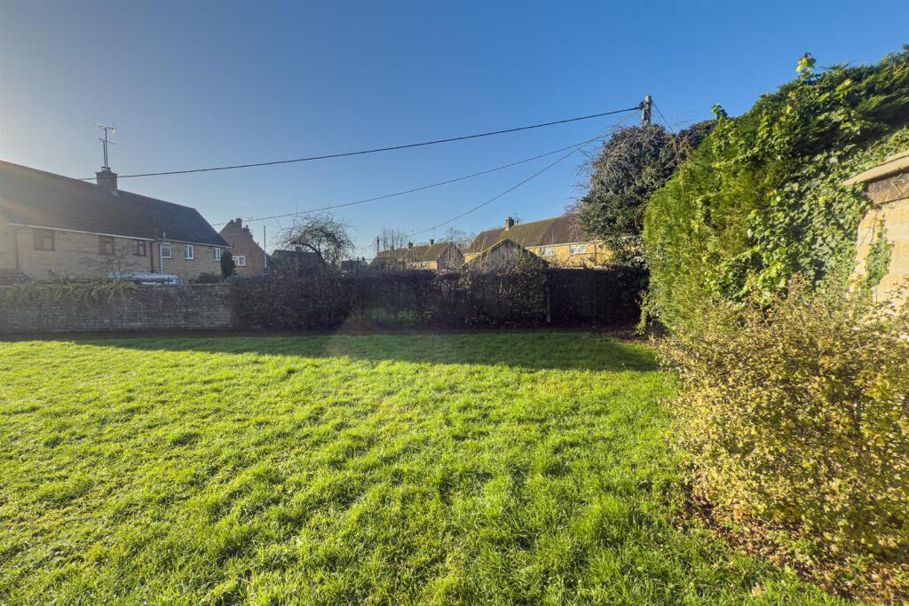 Development Site adjacent to 24 Park Close, Fairfo