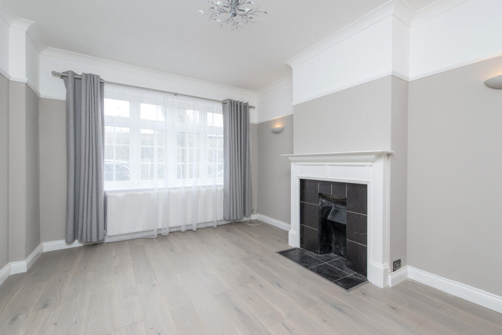 21 Chaseside Avenue-