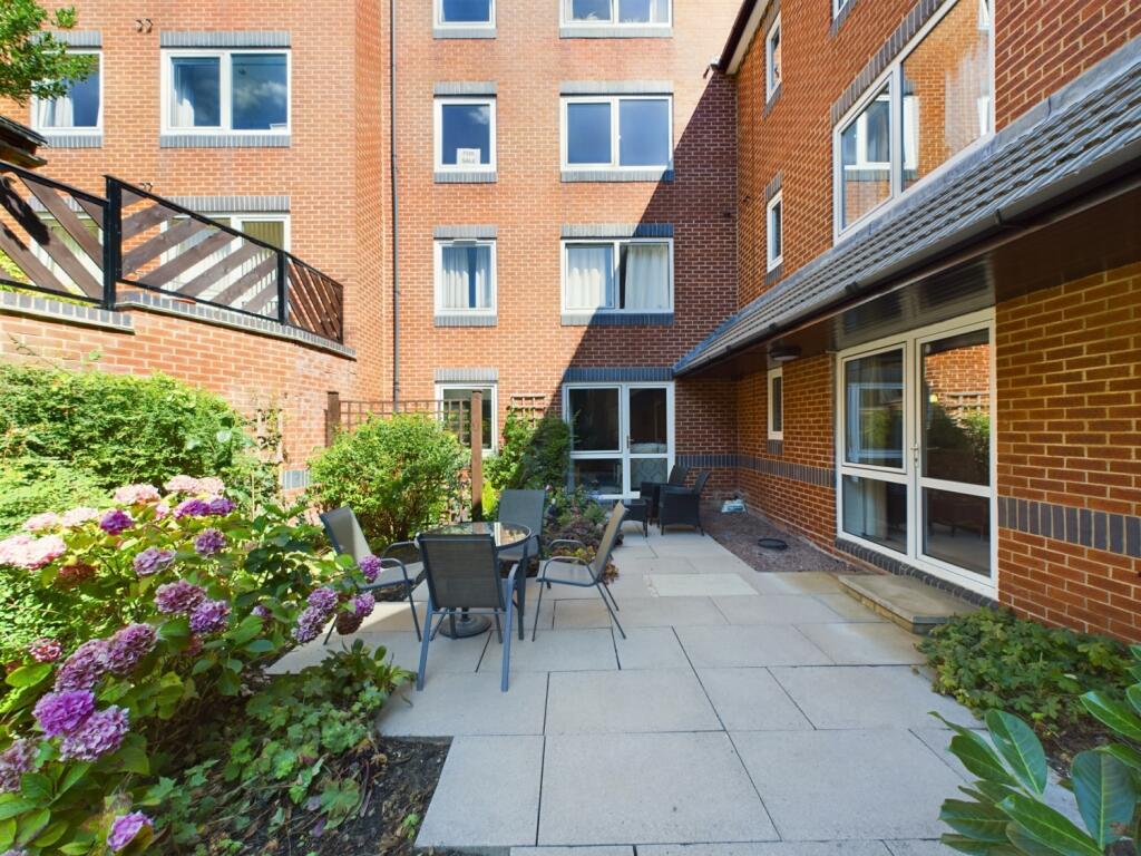 CAM02313G0-PR0061-STILL016