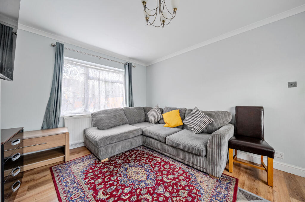 1386636-7-6932c74...