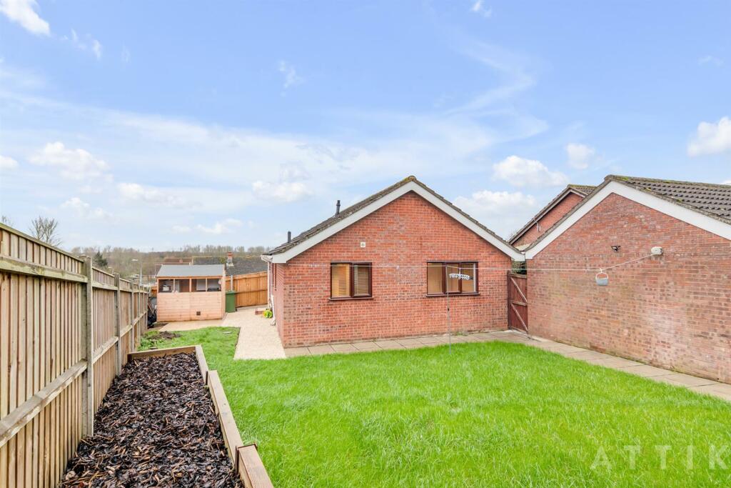 93 Dukes Drive Halesworth IP19 8TJ (5).jpg