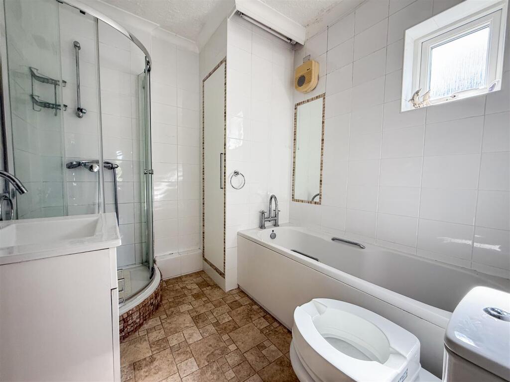 GROUND FLOOR BATHROOM