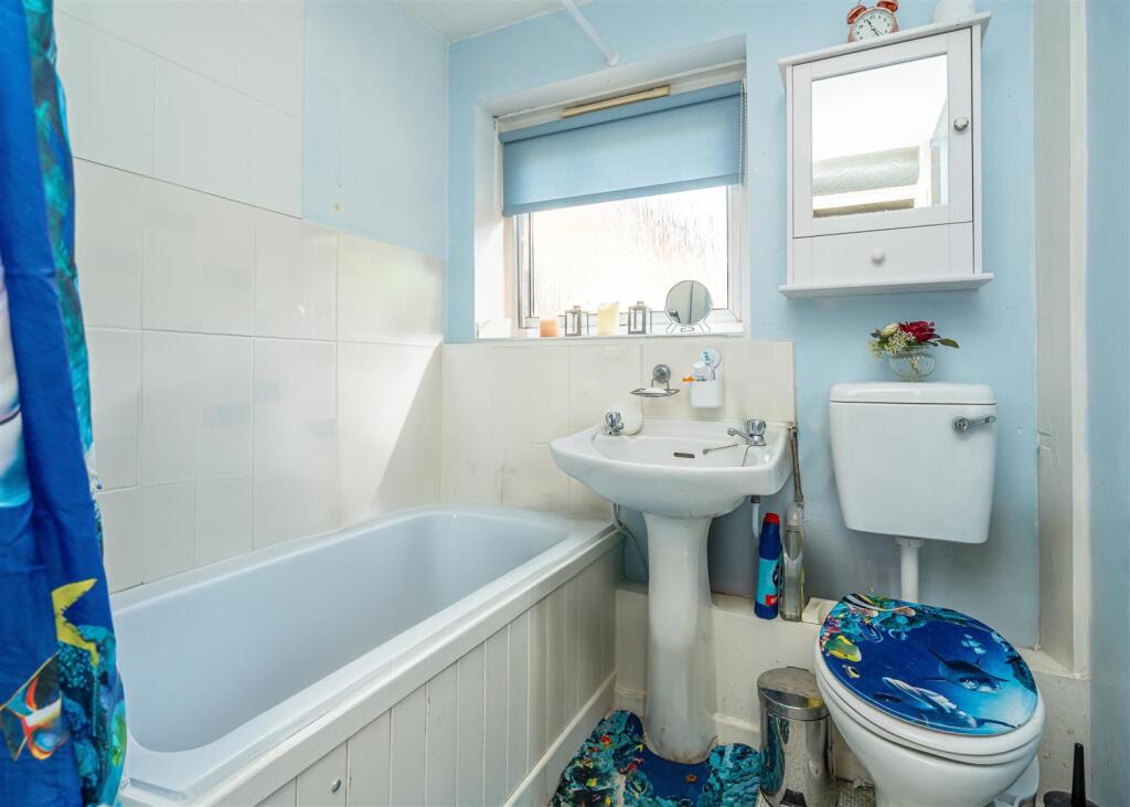 62 Giggetty Lane - Bathroom.jpg