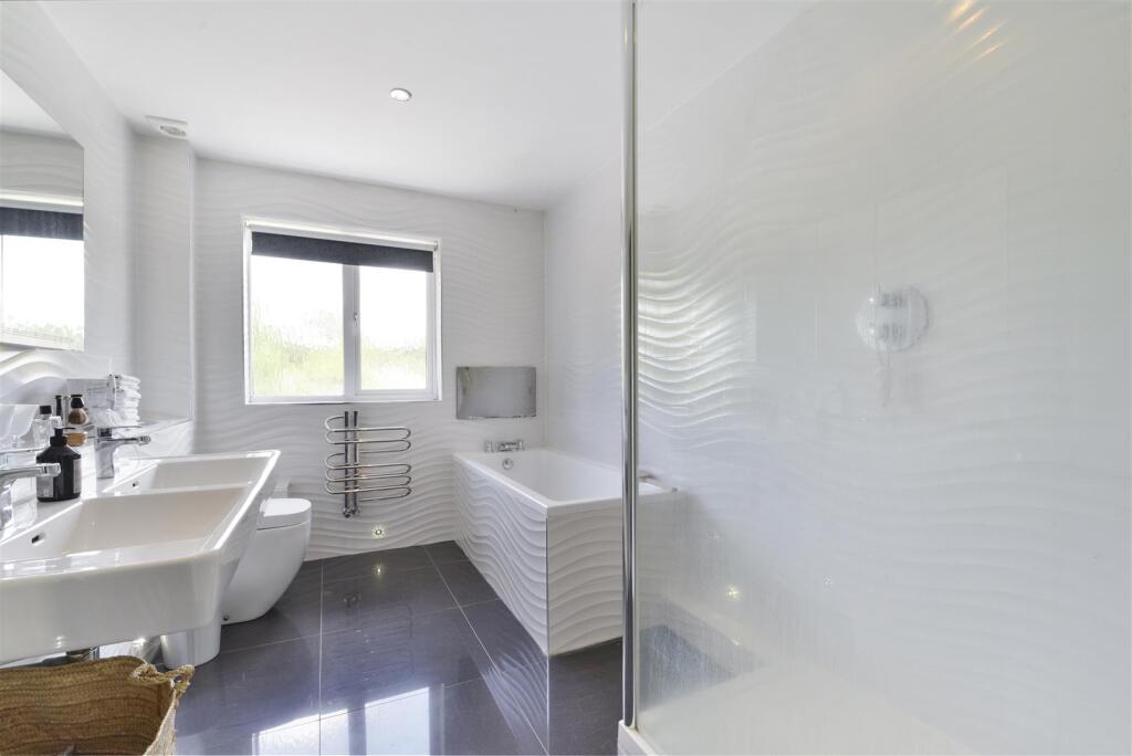 Leander, Avenue Road (20).jpg