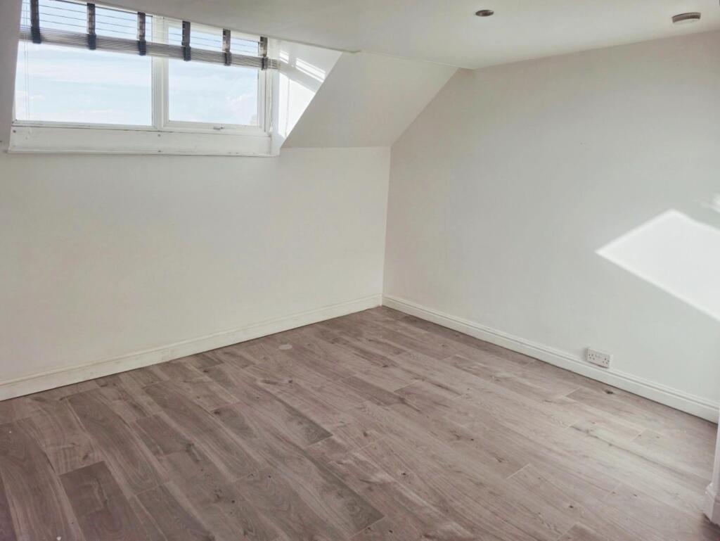 4cd0cc1f-Bedroom 202.jpg