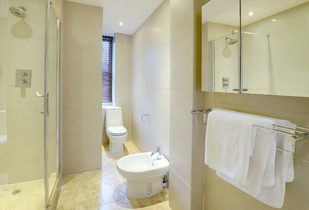 Bathroom    .jpg