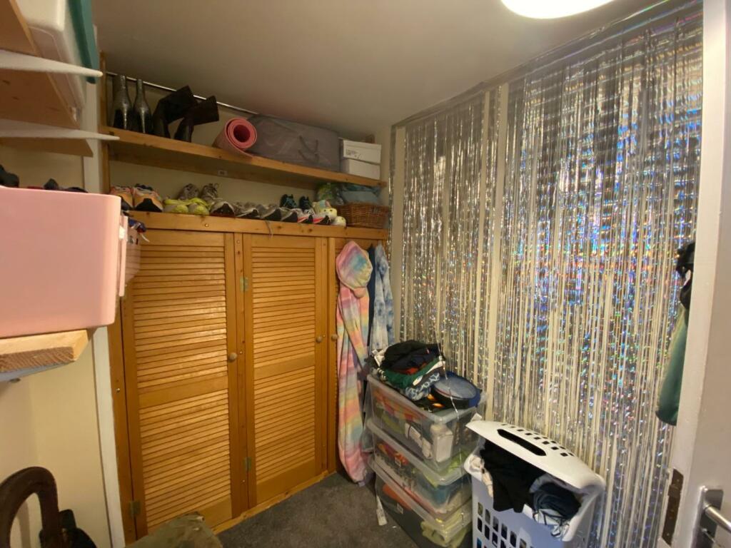 Bedroom 1 wardobe