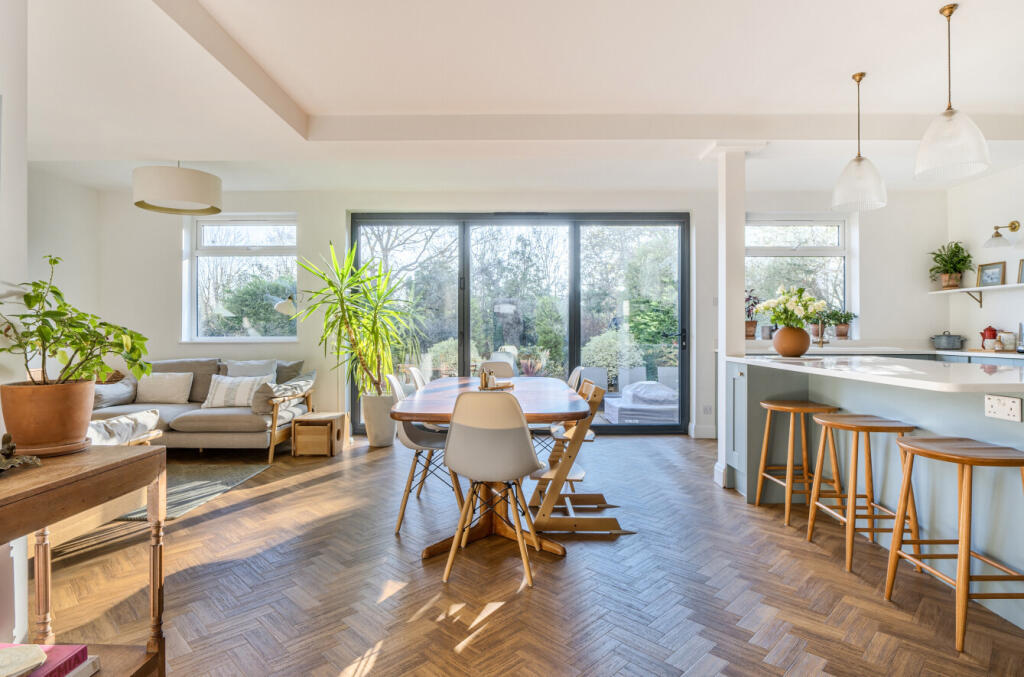 1383002-4-6920a49...